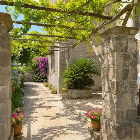 La Dimora 4: Charm And Quiet Apartment