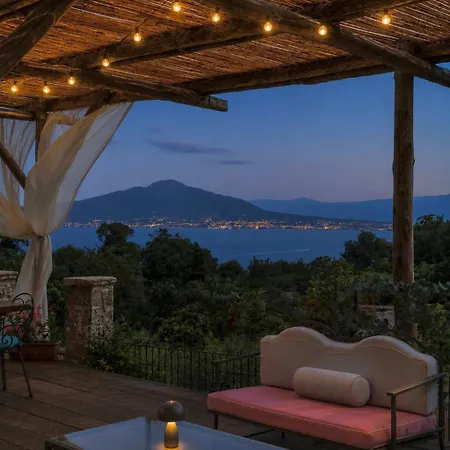 Apartament La Dimora 4: Charm And Quiet SantʼAgata sui Due Golfi